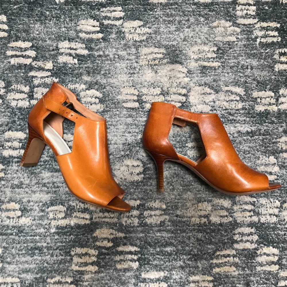 *NWT* Maison Margiela Camel Heels